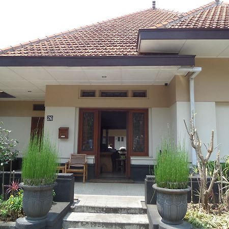 Merbabu Guest House Malang Exteriör bild
